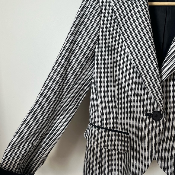 Black and White Blazer Cropped Holt Renfrew Stripes Academia Preppy Jacket Sz 8 - Picture 7 of 11